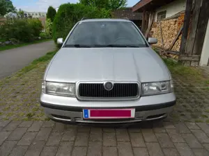 Skoda Octavia Kombi 1,9 TDI; 4x4; BJ 2000; 280000km Bild 4