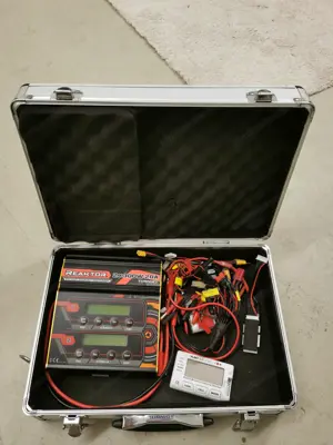 Ladegerät Reaktor 2x300W 20A mit Koffer für RC