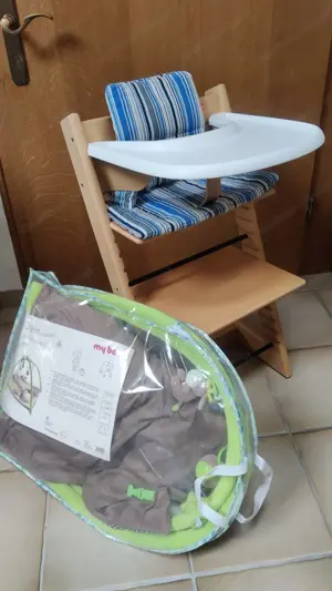 Stokke Trip-Trap, inkl. Sitzpolster, Bürgel, Tablett und Baby Spielunterlage