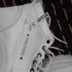 Lässige knöchelhohe Schuhe Größe 38 Bild 2