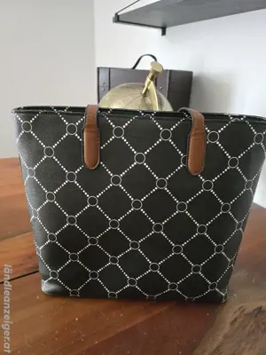 Handtasche