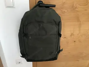 Großer Rucksack mit vielen Fächer Farbe olivgrün neu