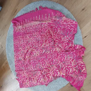 Tuch rosa mit Motiv 150 x 115 cm neu