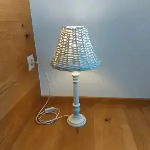Lampe weiß inkl. Leuchtmittel von der Fima Ediths