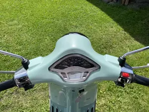 Vespa Primavera 125 - neuwertig!  Bild 2