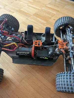 RC Auto mit viel Zubehör  Bild 4