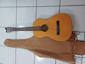 Gitarre  Klira