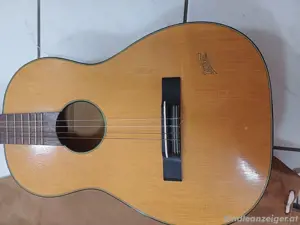 Gitarre  Klira Bild 4