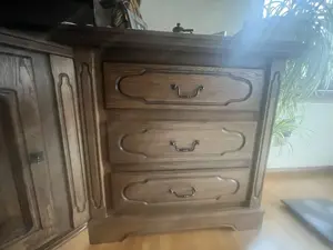 Wohnzimmer mit Bauernschrank Bild 3