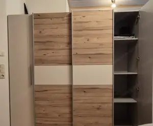 Kleiderschrank zu verkaufen  Bild 2