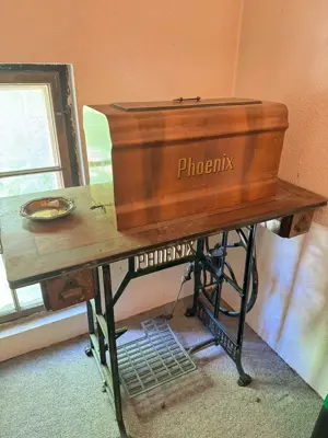 Antike Nähmaschine Phönix Bild 2