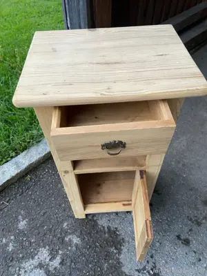 Altes Nachtkästchen Bild 3