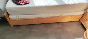 Jugendbett vollholz inkl. Matratze zu verschenken Bild 2