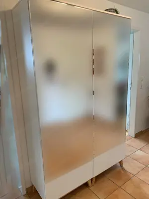 Garderobenschrank mit Spiegeltüren