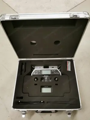 Graupner MC 20 Hott Pultsender mit Koffer Bild 2