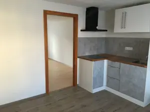 2-Zimmer Wohnung mit Parkplatz ab sofort. 