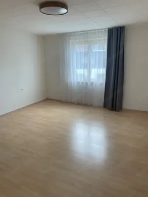 2-Zimmer Wohnung mit Parkplatz ab sofort.  Bild 2