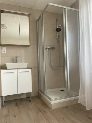 2-Zimmer Wohnung mit Parkplatz ab sofort.  Bild 3
