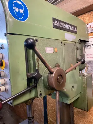 Alzmetall Bohrmaschine + Schubladenschrank+ Bohrer Bild 2