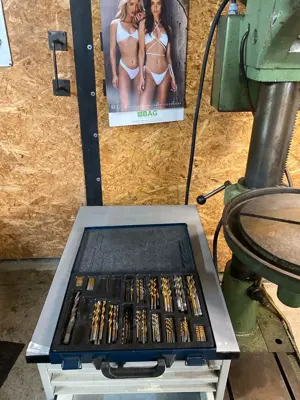 Alzmetall Bohrmaschine + Schubladenschrank+ Bohrer Bild 8