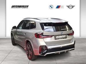 BMW iX1 eDrive20 *0,99% Fixzins Leasing* // M Sportpaket // Head-Up // Bild 4