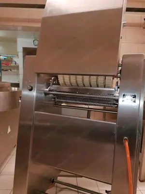 Band-Abschwartmaschine Maja Skinny, mit Förderband Bild 3