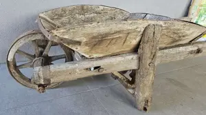 Deko Alte Schubkarre abzugeben Bild 2