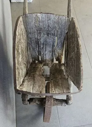 Deko Alte Schubkarre abzugeben Bild 3