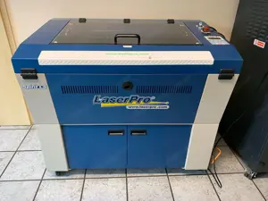 CO2 Laser Graviermaschine & Cutter