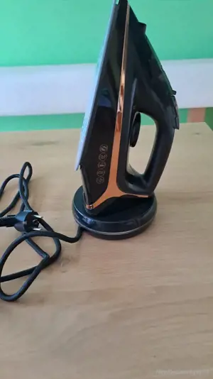 Neues Dampfbügeleisen zu verkaufen 
