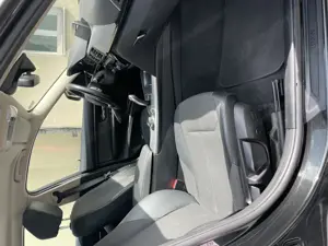 BMW 318 i Touring Aut. *Kamera*Navi*Sitzheizung* Bild 9
