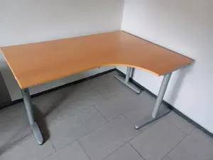 Sehr stabiler großer Schreibtisch Bild 2