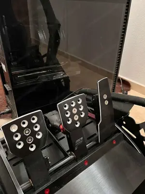 High-End Sim Racing Setup mit Silent Gaming-PC (Ryzen 9 7900X - RTX 4080) & Fanatec Podium DD2 Bild 7