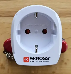 SKROSS 101311 Schutzkontakt Steckeradapter, 2500 W, 250 V, Weiß - NEU !