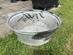 Alte verzinkte Wanne