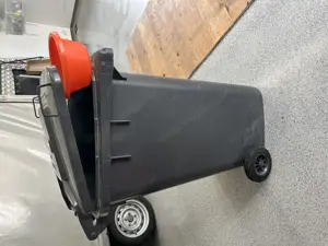 Fahrbare Tonne, schwarz
