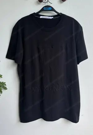Schwarzes T Shirt von Calvin Klein Jeans