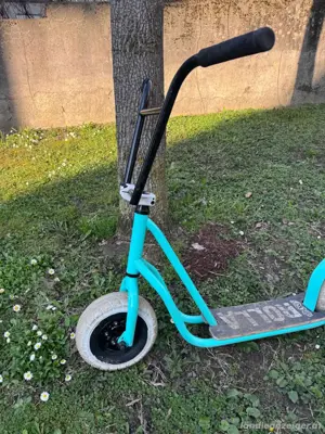Roller mit breiten Reifen türkis Bild 2