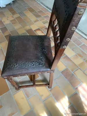 Antiker Stuhl Bild 3