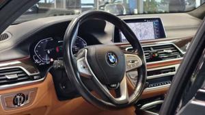 BMW 745 Bild 18