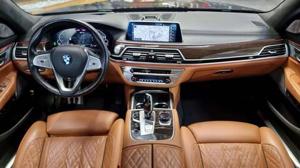 BMW 745 Bild 17