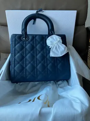 Lady Dior Handtasche ultramatt dunkelblau