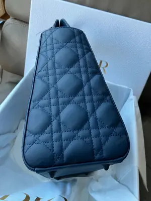 Lady Dior Handtasche ultramatt dunkelblau Bild 3