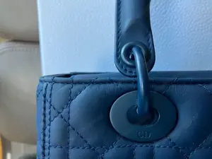 Lady Dior Handtasche ultramatt dunkelblau Bild 7