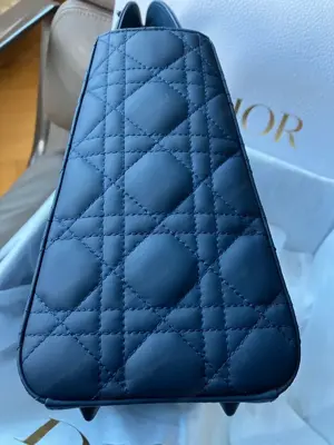 Lady Dior Handtasche ultramatt dunkelblau Bild 9