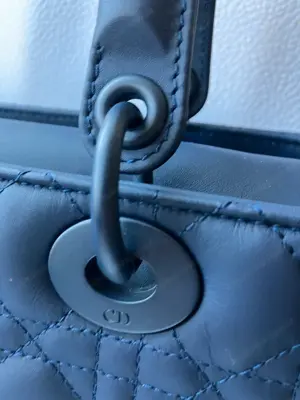 Lady Dior Handtasche ultramatt dunkelblau Bild 8