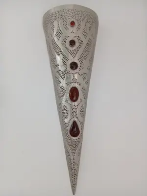 Wandlampe Metall Handarbeit, Einzelstück , 78 cm lang ,26 cm breit (oben), 40 Watt. Rarität