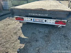 Plateuanhänger Schwarzmüller Bild 2
