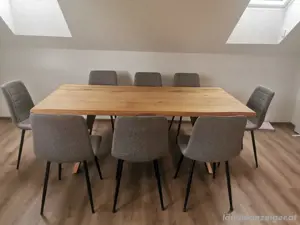 Tisch mit Stühlen  Bild 2