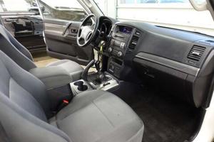Mitsubishi Pajero Bild 8